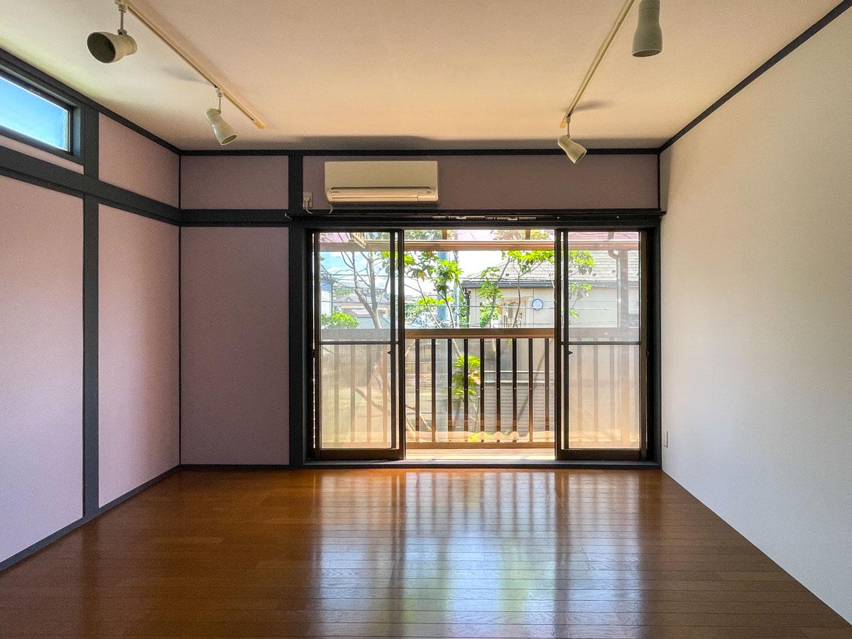 板橋区中台の賃貸物件/元々和室だった場所を洋室にリノベーションしています。窓が大きく気持ちいいです
