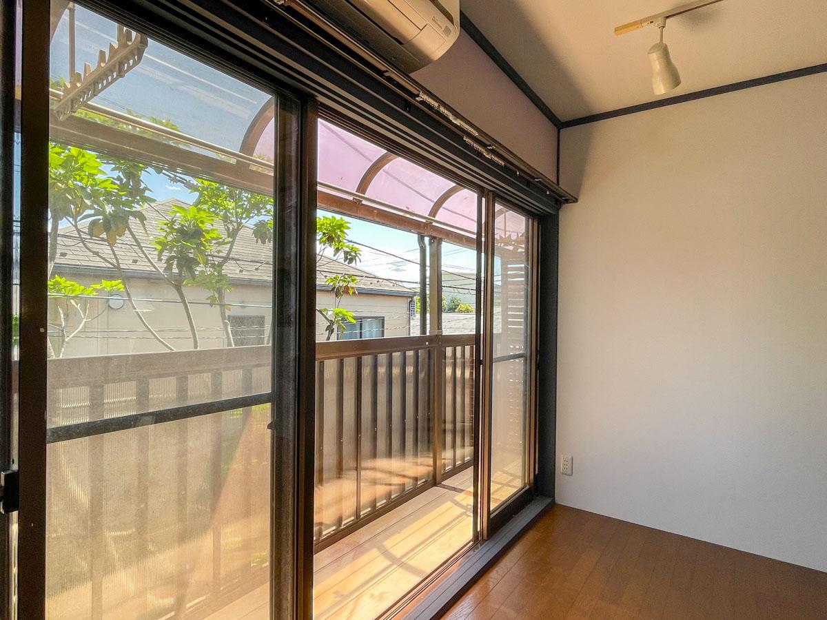 板橋区中台の賃貸物件/バルコニーの外には木の緑が
