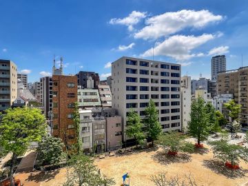 中央区日本橋小舟町の賃貸物件/居心地重視のオフィスからは公園VIEW