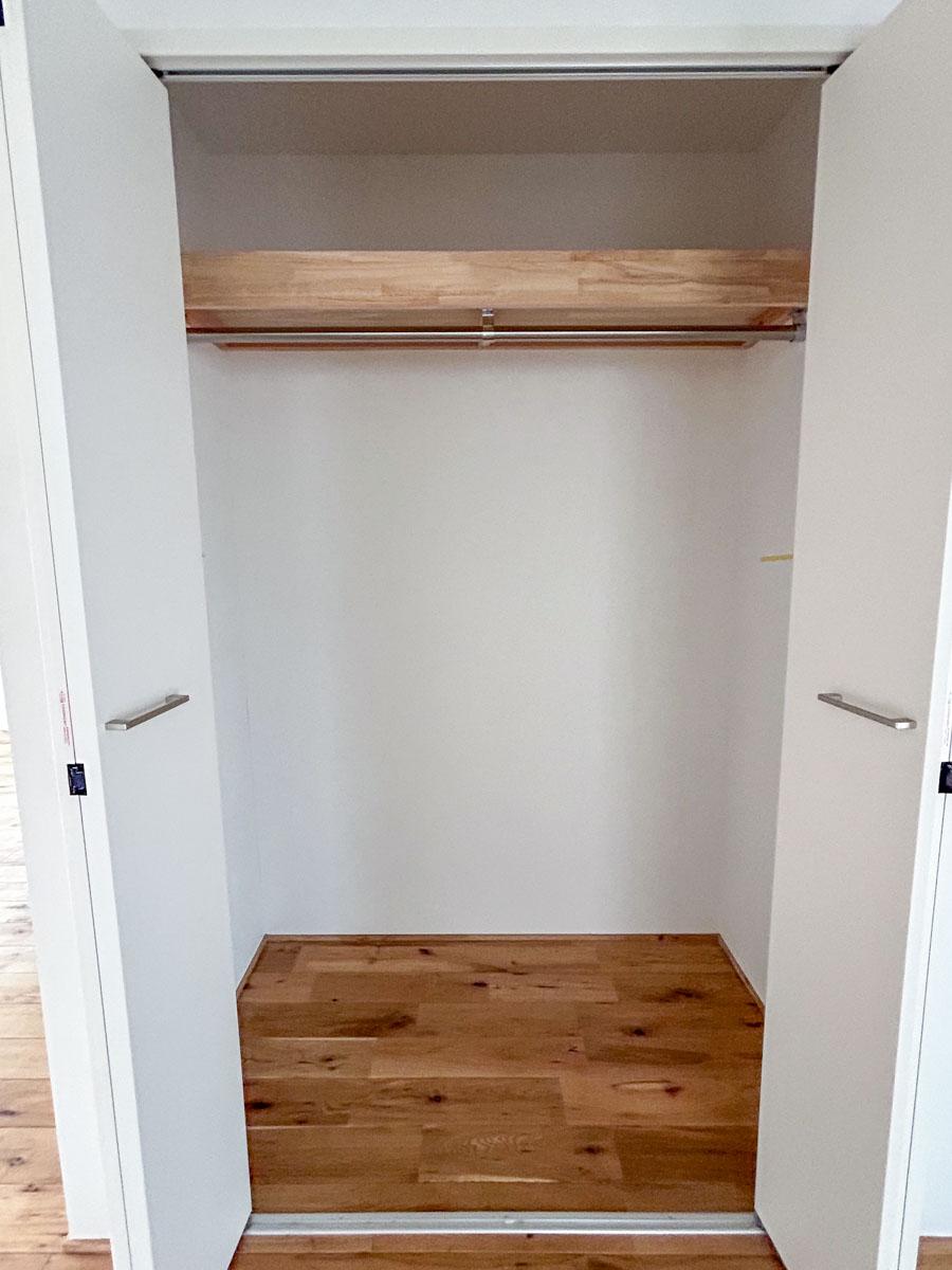 新宿区市谷柳町の賃貸物件/リビング側の収納