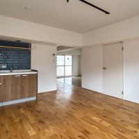 新宿区市谷柳町の賃貸物件/リビングから土間方向を見る