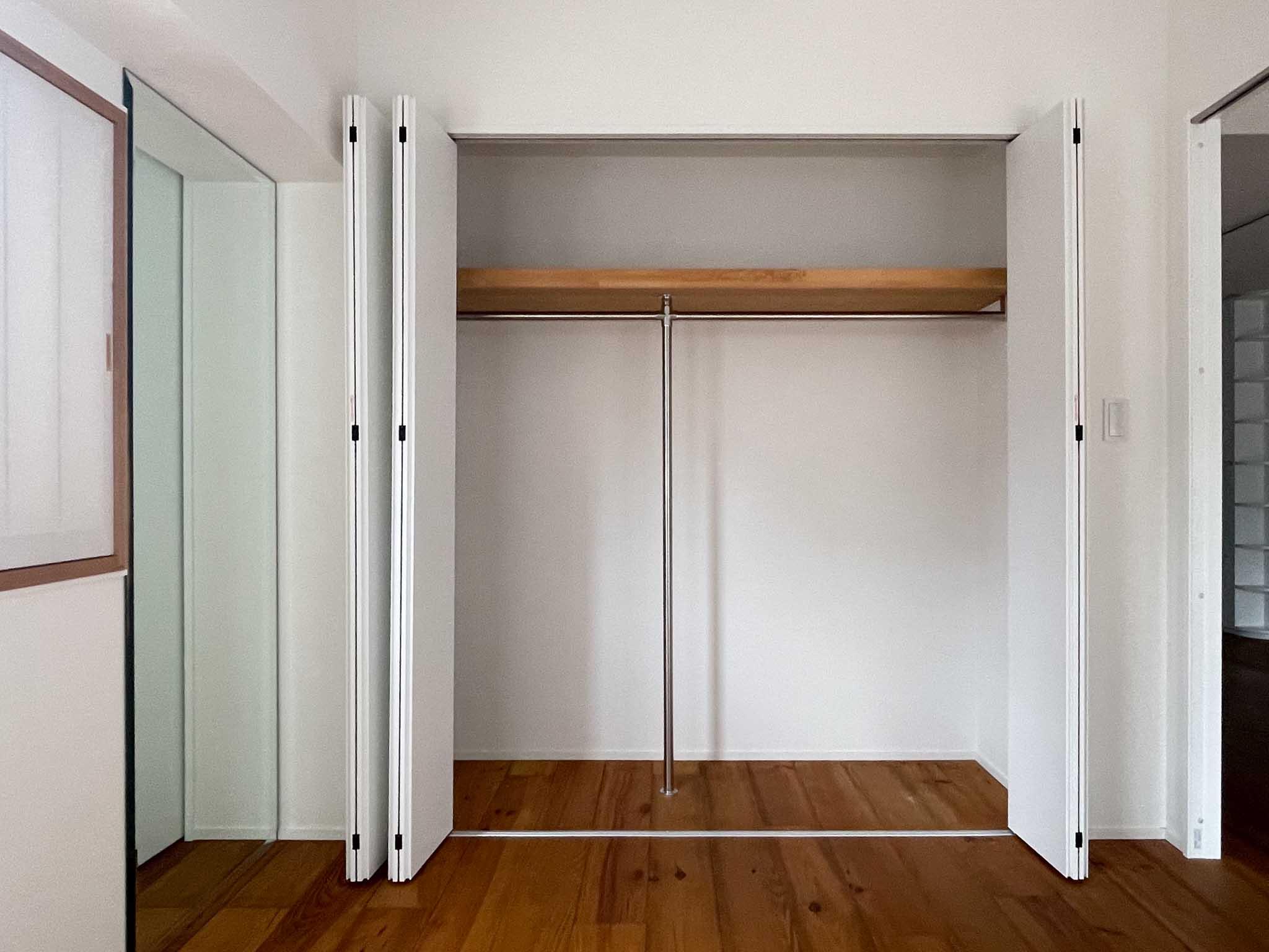 渋谷区恵比寿の賃貸物件/5.2畳の洋室：少し大きめのクローゼットが嬉しい