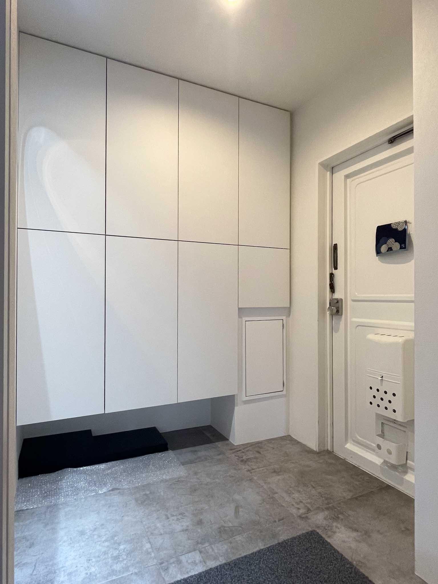 渋谷区恵比寿の賃貸物件/ゆとりのある玄関スペース。シューズボックスの容量も大きい