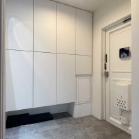 渋谷区恵比寿の賃貸物件/ゆとりのある玄関スペース。シューズボックスの容量も大きい