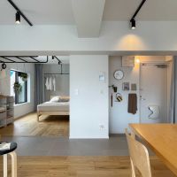 台東区浅草の賃貸物件/東側のバルコニーから部屋に向かって