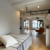 台東区浅草の賃貸物件/寝室からリビングに向かって