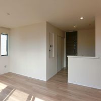 三鷹市井の頭の賃貸物件/左側にバスルーム、右側にキッチン（201/103とほぼ同じ間取りの別部屋）
