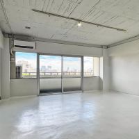 文京区関口の賃貸物件/これまでの入居者さんが塗装した箇所もあり、真新しい内装ではないです