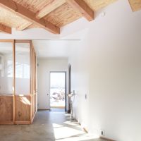 町田市忠生の売買物件/（参考）竣工した1棟目の1階土間スペース&copy;️Takumi Homma