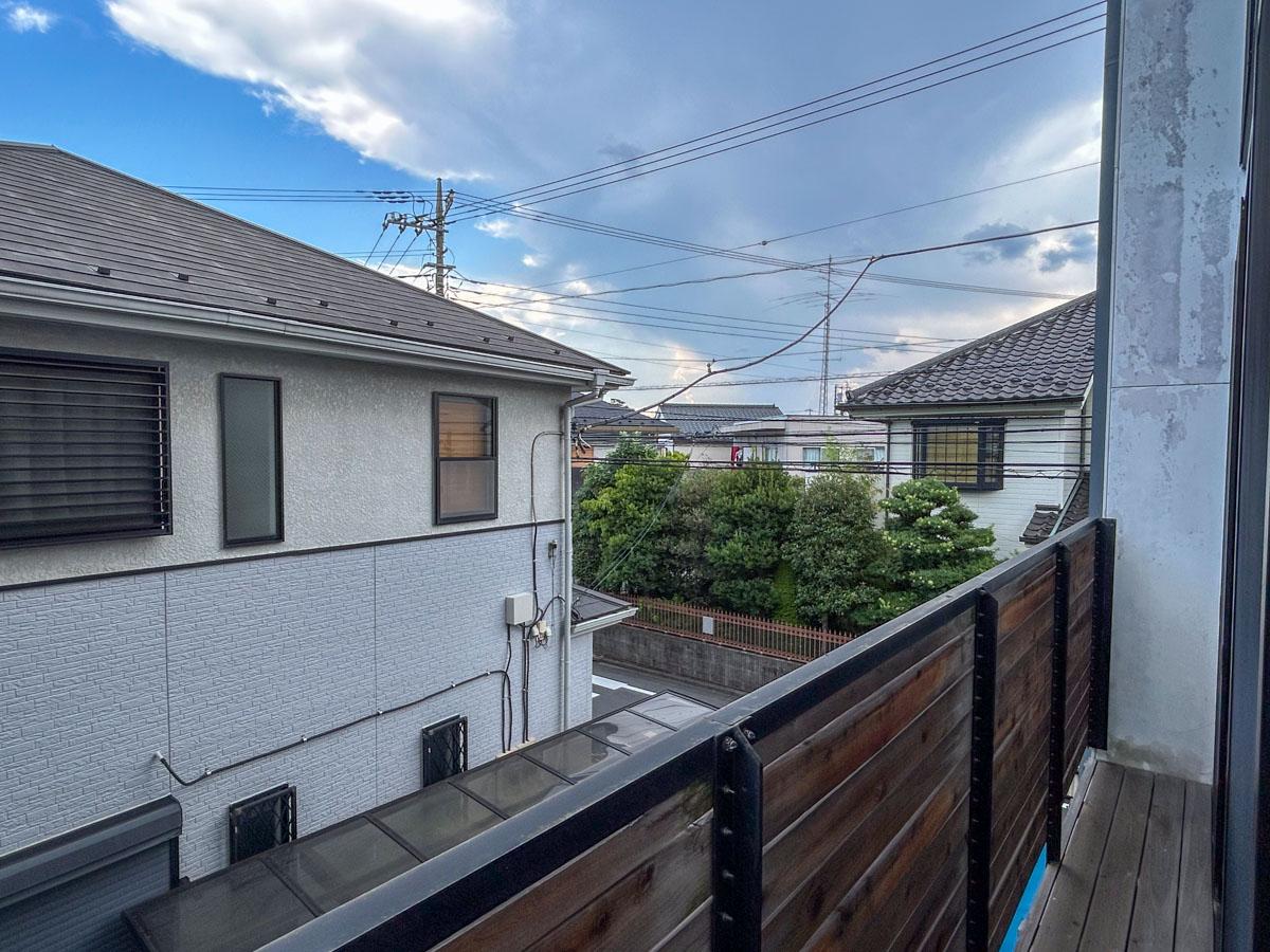 杉並区天沼の賃貸物件/隣に建物があるため、ブラインド等の目隠しは必要です