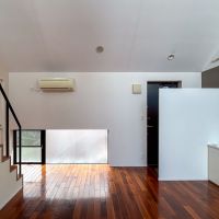 杉並区天沼の賃貸物件/北面には玄関と地窓