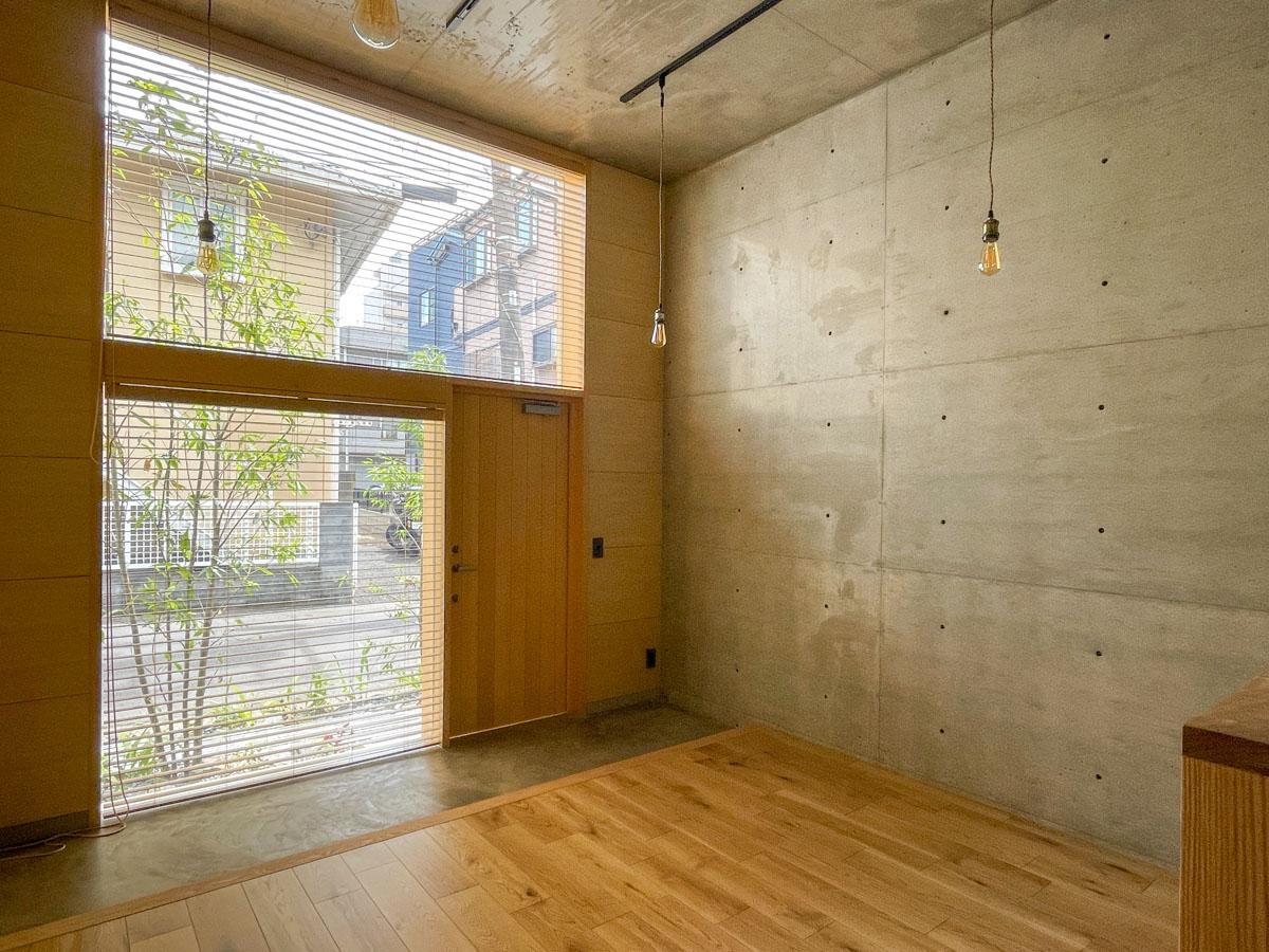 板橋区清水町の賃貸物件/大きな窓と高い天井がまるでギャラリーを思わせる豊かな空間