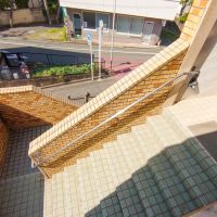 神奈川県横浜市金沢区寺前の賃貸物件/2階部分のアプローチ