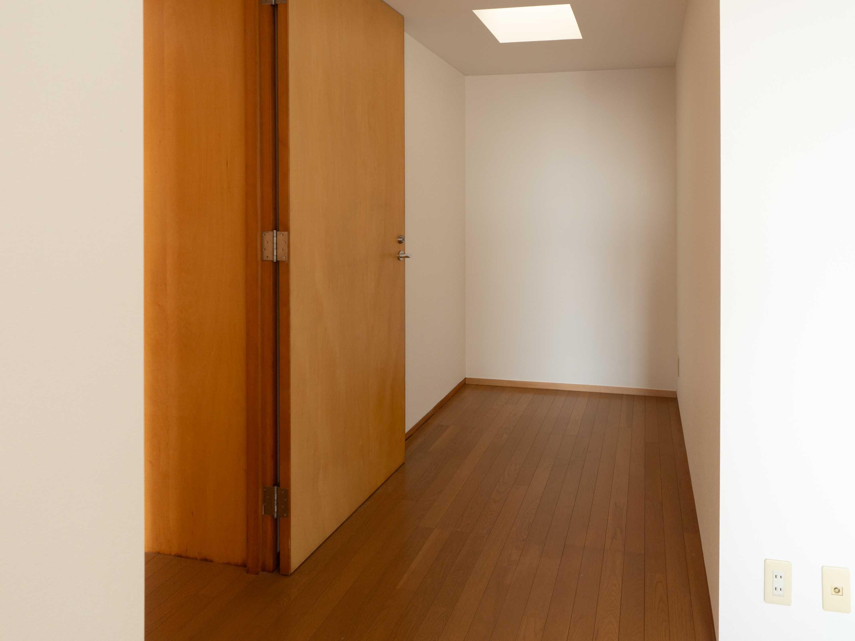 横浜市鶴見区北寺尾の賃貸物件/3階寝室）ちょっとした書斎にできそうな角のスペース