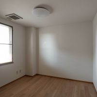 横浜市鶴見区北寺尾の賃貸物件/2階サービスルーム）物置にも、集中して作業する趣味部屋にも良さそうな落ち着いた空間