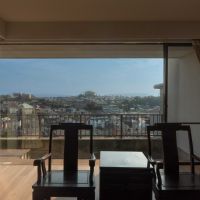 横浜市鶴見区北寺尾の賃貸物件/2階LDK）ワイドな1枚ガラスから景色を堪能できる