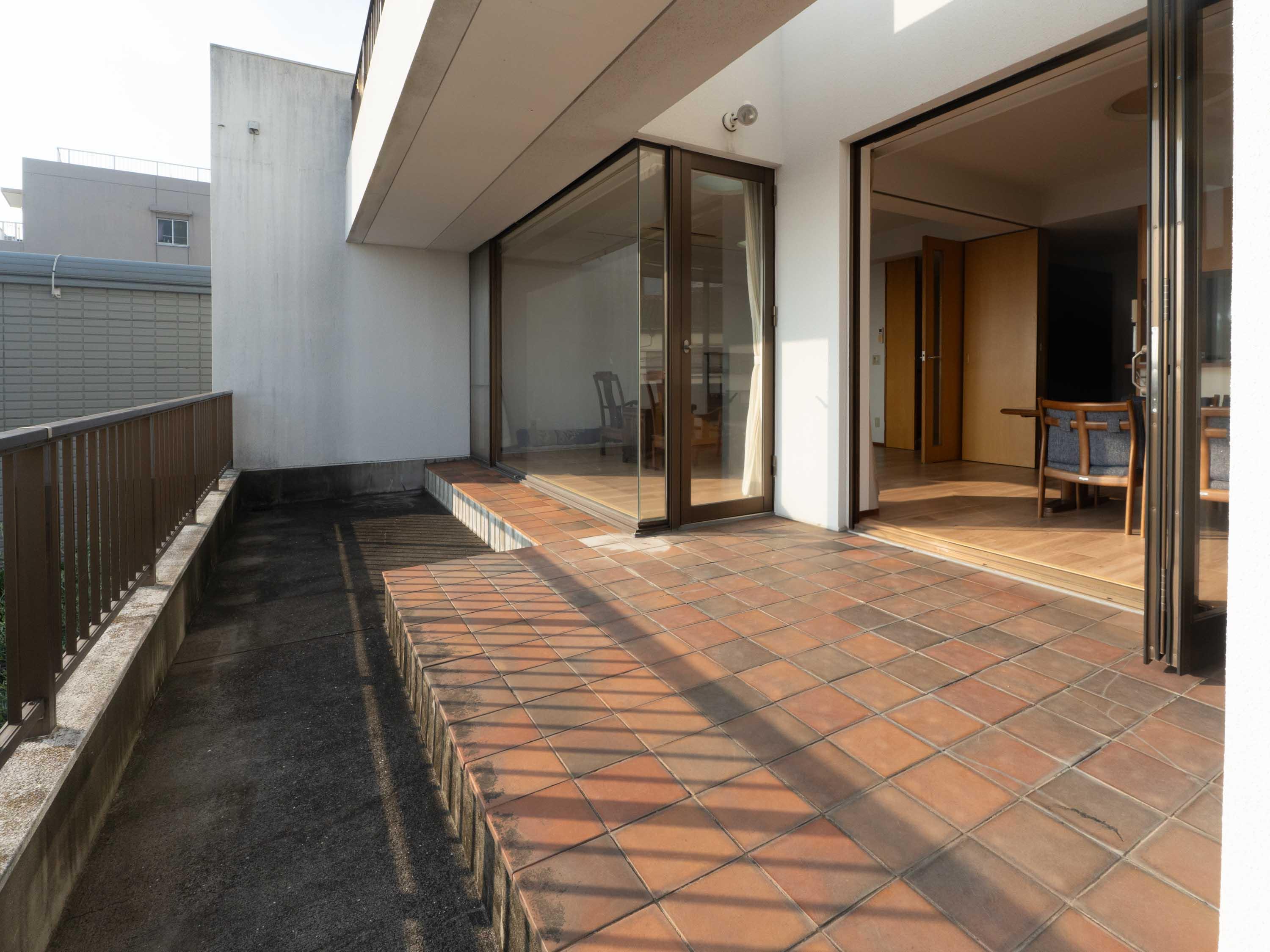 横浜市鶴見区北寺尾の賃貸物件/30㎡ほどあるテラスでは、バーベキューを楽しむことも可能