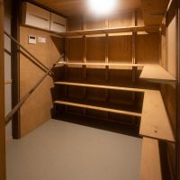 台東区上野桜木の賃貸物件/キッチン背後に大容量のパントリー