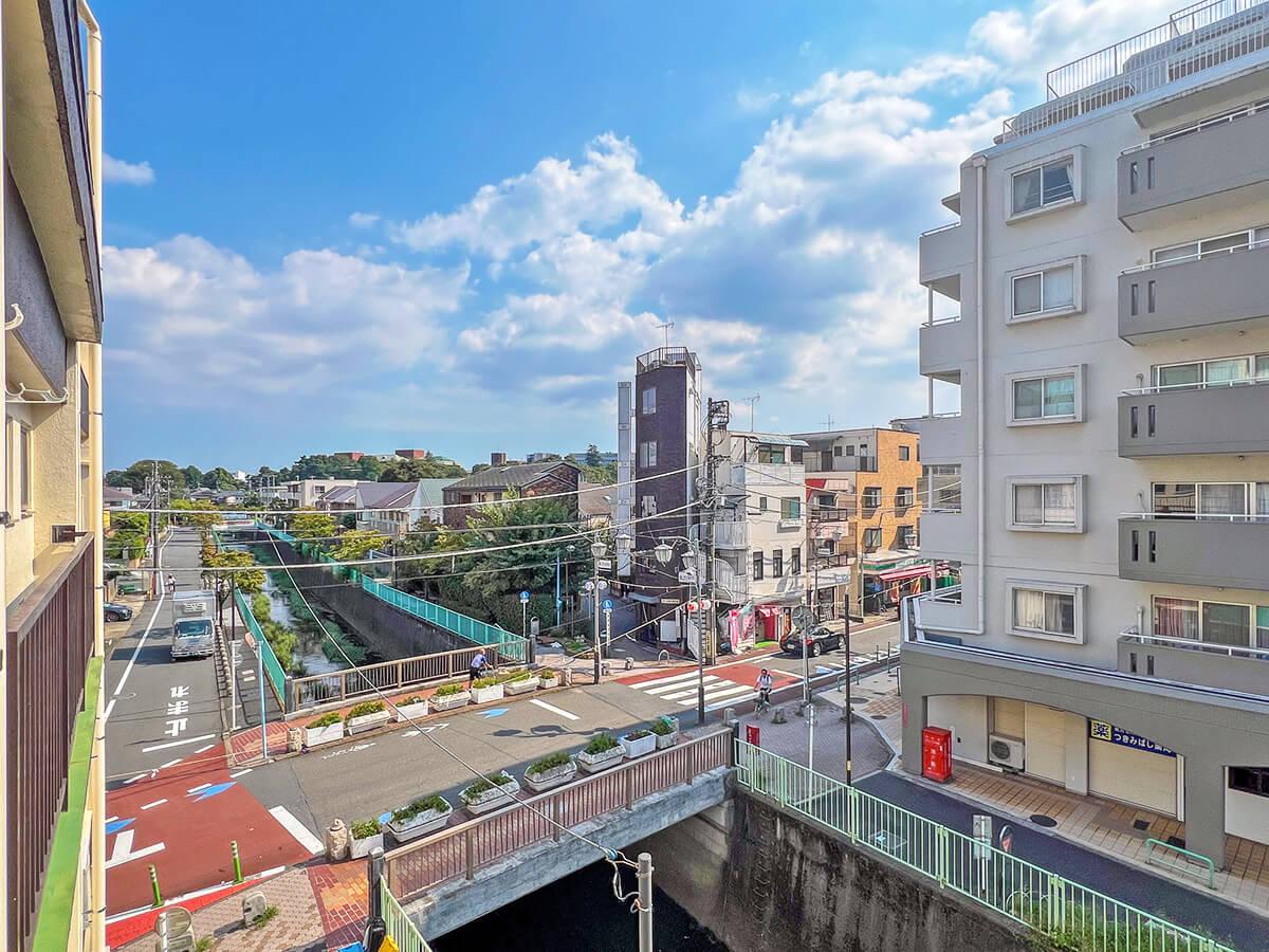 杉並区久我山の賃貸物件/窓からはこんな景色。日当たりも良く、爽やかです