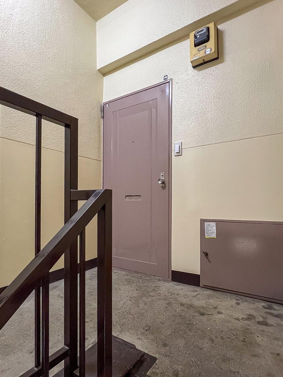 杉並区久我山の賃貸物件/レトロな玄関扉