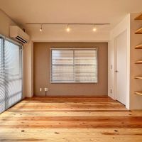 杉並区久我山の賃貸物件/備え付けのブラインドを下ろすとこんな感じ