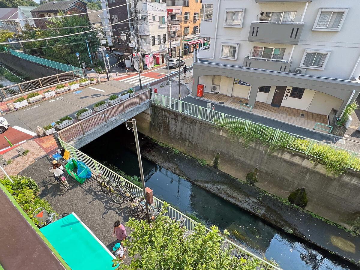杉並区久我山の賃貸物件/眼下に遊歩道