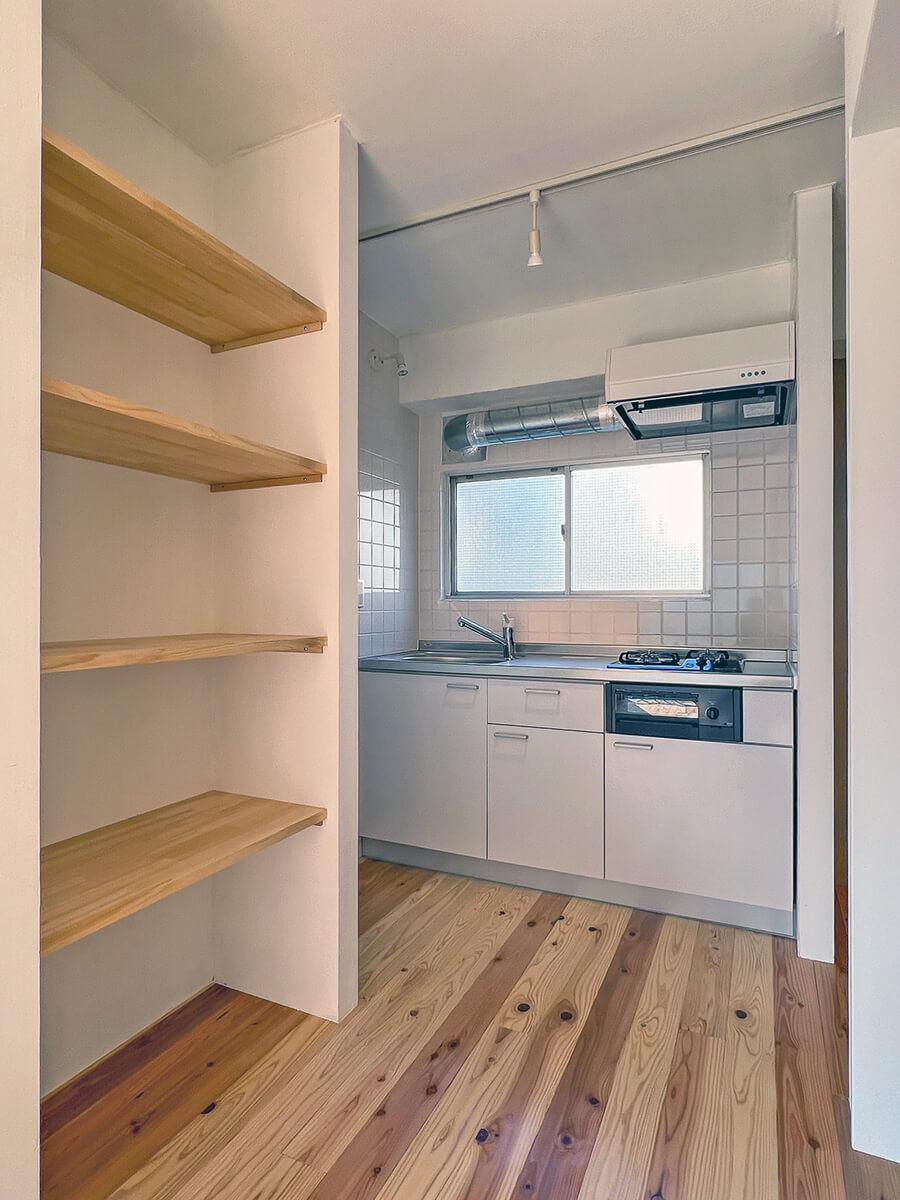 杉並区久我山の賃貸物件/キッチンはガスコンロ2口とグリル。調理家電の収納がちゃんとあるのがポイントです