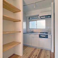 杉並区久我山の賃貸物件/キッチンはガスコンロ2口とグリル。調理家電の収納がちゃんとあるのがポイントです