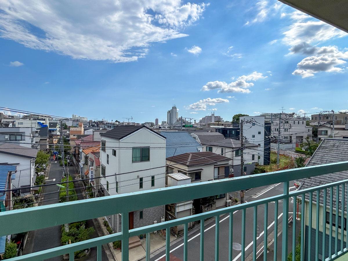 世田谷区北沢の賃貸物件/見晴らしの良いベランダ