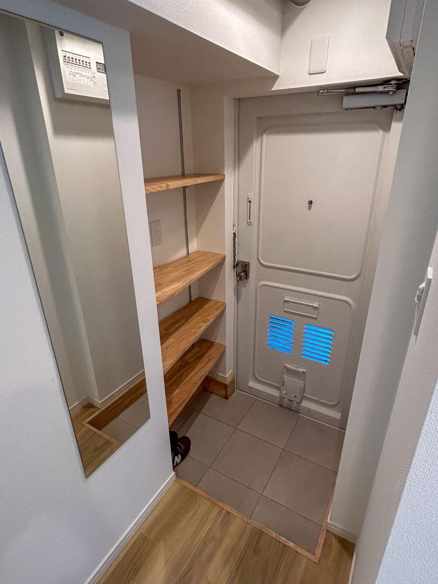 世田谷区北沢の賃貸物件/入口の高さが175cmほどと低めの玄関