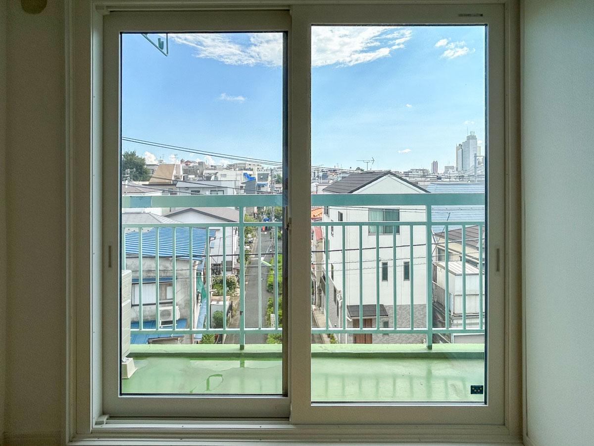 世田谷区北沢の賃貸物件/周りは低い建物が多く、目線はあまり気になりません