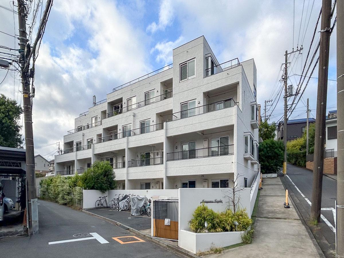 横浜市港北区篠原東の賃貸物件/南向きに雁行したレトロマンション。2017年に一棟リノベーション済み