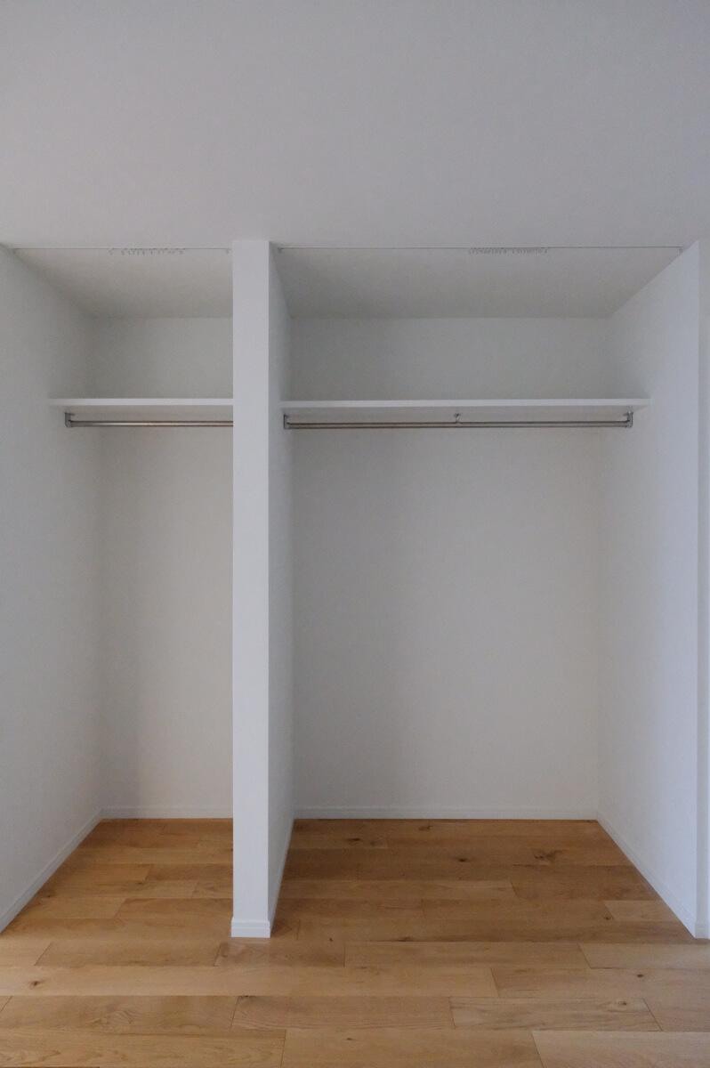 品川区上大崎の賃貸物件/収納は、上部にカーテンレールを設置しているため、お好みのカーテンや布を垂らしていただけます