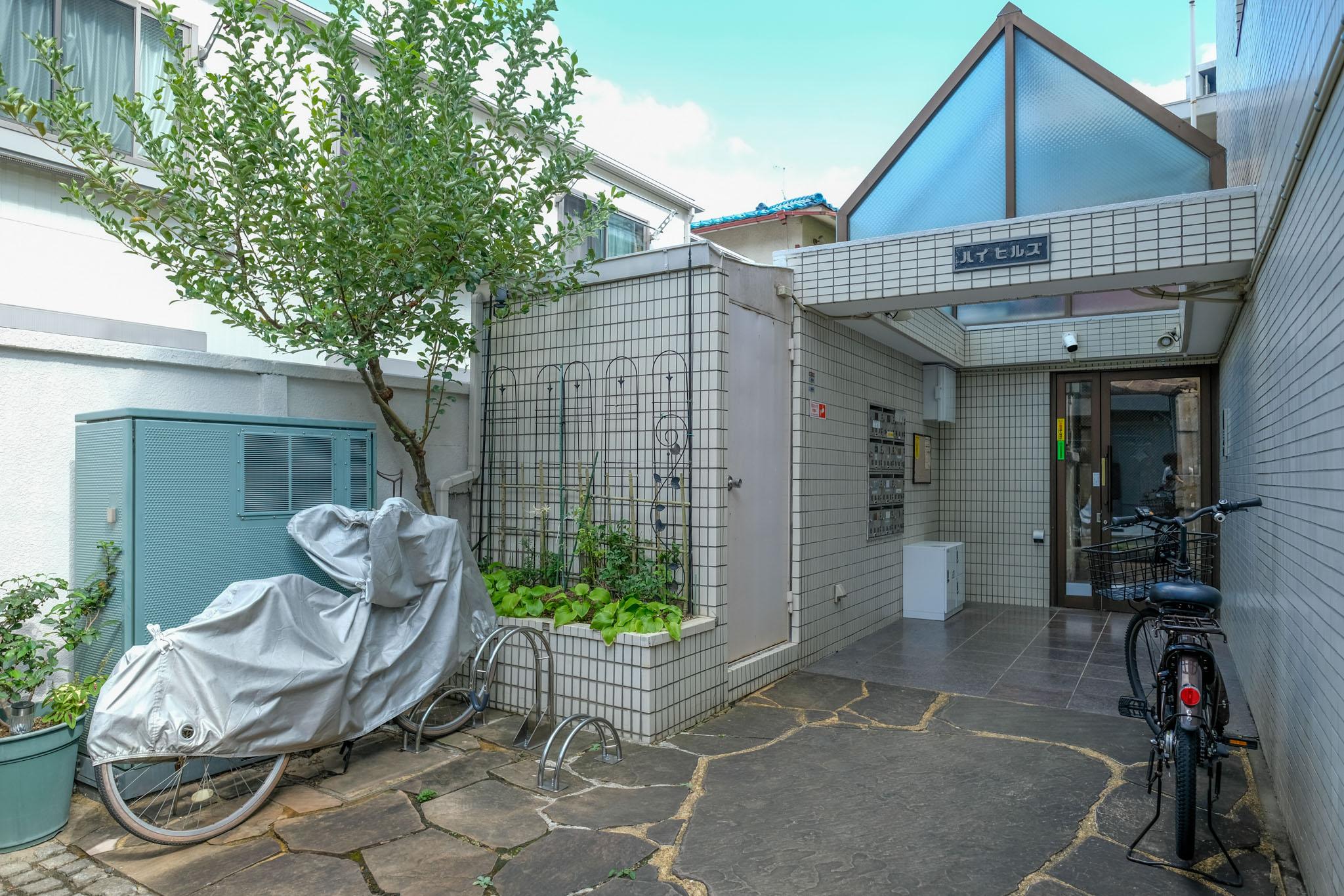 世田谷区北沢の賃貸物件/エントランスはオートロック付