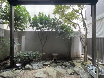 文京区弥生の賃貸物件/隠れた坪庭に、向かう