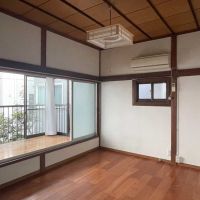 文京区弥生の賃貸物件/2F、6畳洋室：1Fの洋室と同じレトロなテイスト