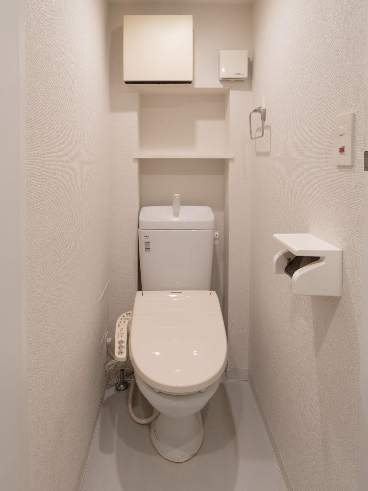 大田区東六郷の賃貸物件/中2階：ウォシュレットトイレ