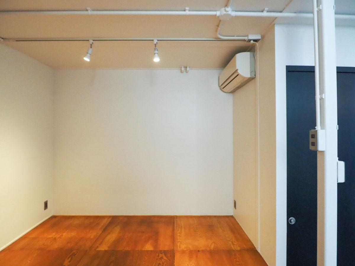 目黒区原町の賃貸物件/洋室の床は合板張り。基地のような、こもる雰囲気がいい