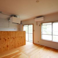 千葉市美浜区幸町の賃貸物件/窓からは桜の木が見えます