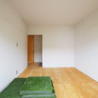 千葉市美浜区幸町の賃貸物件/洋室を別アングルで。扉はついていないのでアレンジを楽しんでください。（人工芝は撤去されています）