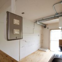 千葉市美浜区幸町の賃貸物件/スイッチ。よく見ると宙吊りになっている斬新な状況