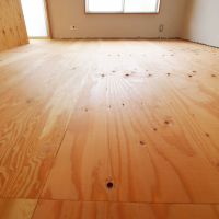 千葉市美浜区幸町の賃貸物件/床はざっくりとした質感のラーチ合板