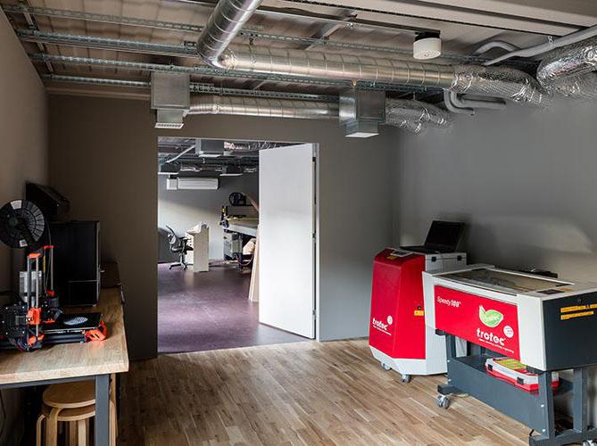 大田区大森西の賃貸物件/共用ファクトリーの区画はただいま改造中、3Dプリンターなどの工作機械が有料で使えます