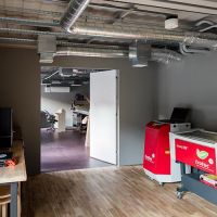 大田区大森西の賃貸物件/共用ファクトリーの区画はただいま改造中、3Dプリンターなどの工作機械が有料で使えます