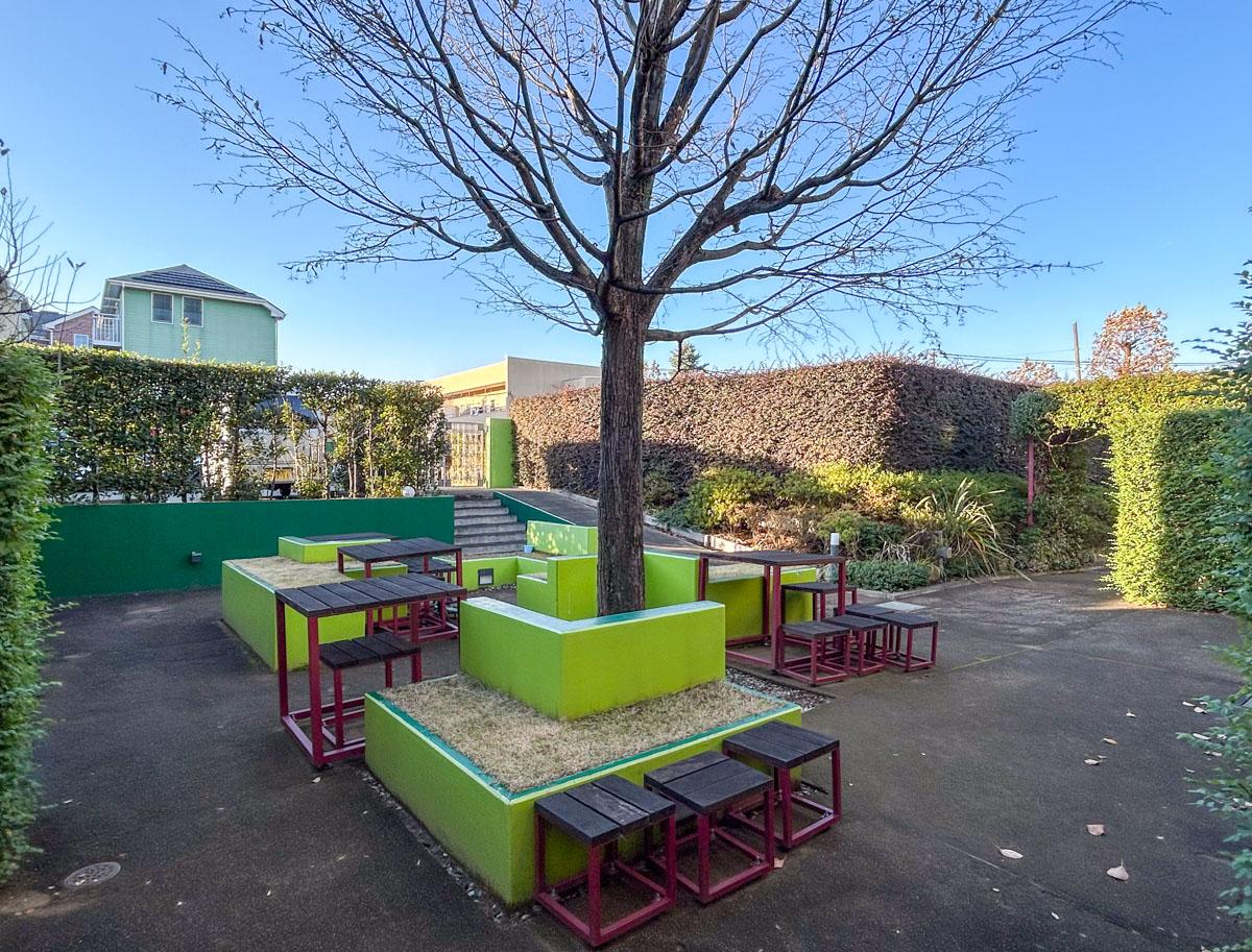 横浜市青葉区荏田北の賃貸物件/「アウトドアリビング」のコンセプトで作られた共用の庭