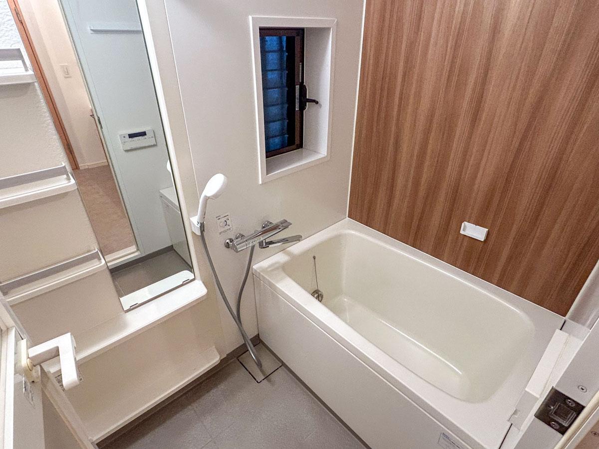 荒川区町屋の賃貸物件/浴室。浴室乾燥機、追い炊き機能付き