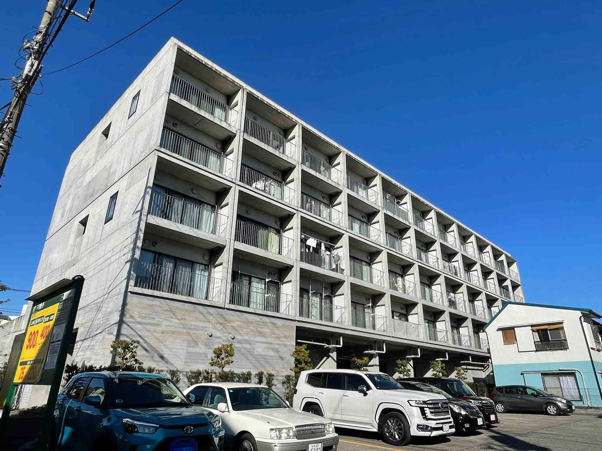 板橋区坂下の賃貸物件/外観を南側から。5階建のデザイナーズマンションです