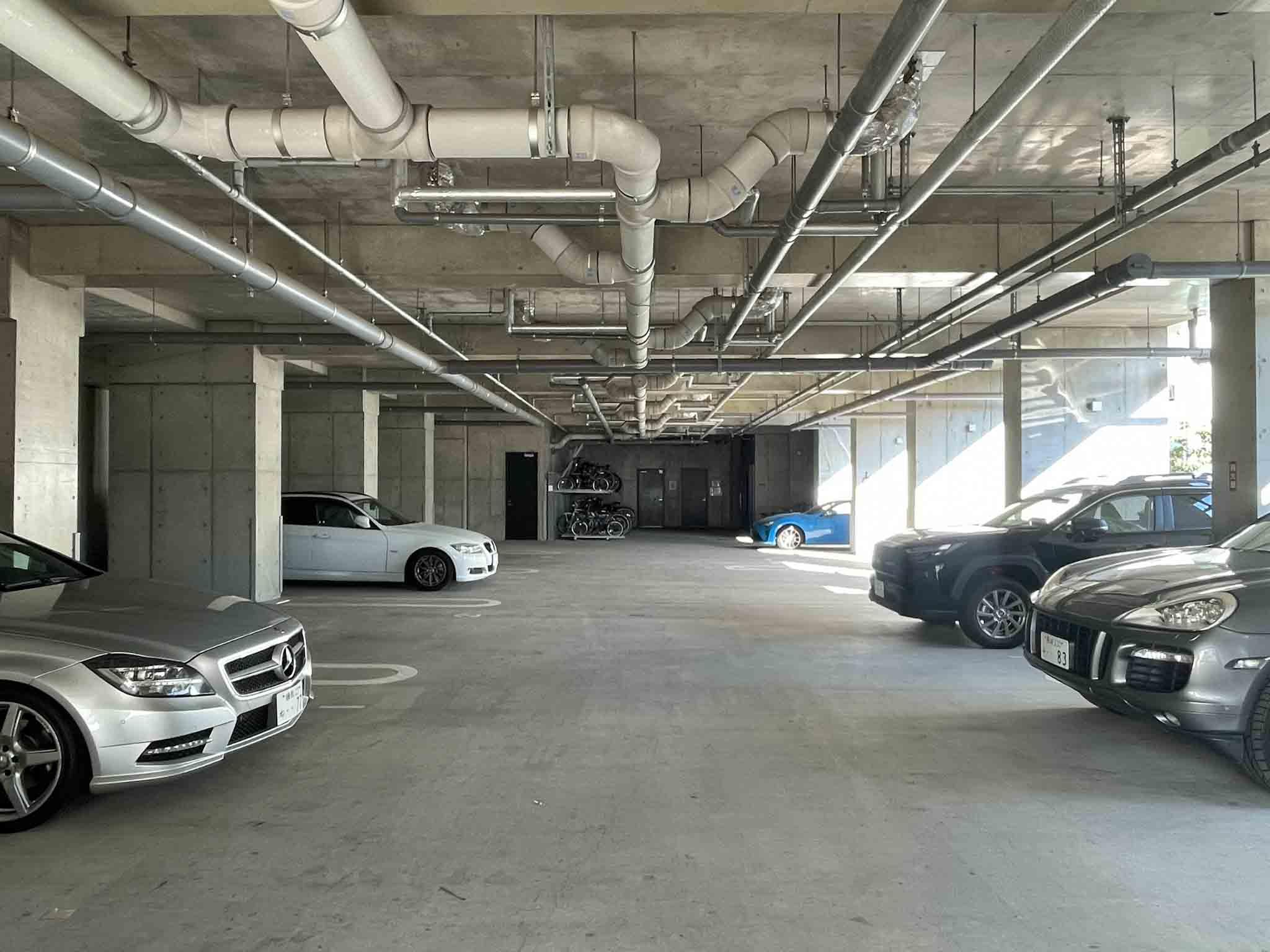 板橋区坂下の賃貸物件/駐車場、駐輪場、バイク置き場は余裕たっぷり。かなり広々と設けられています