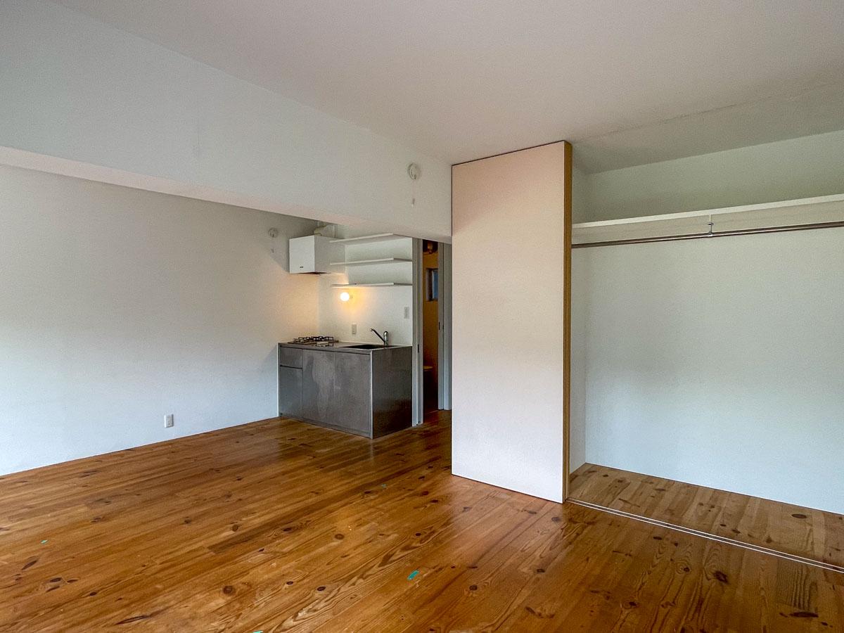 杉並区浜田山の賃貸物件/収納はこの一ヶ所。収納の戸の色は淡い青、緑、ピンクのいずれか（選べません）