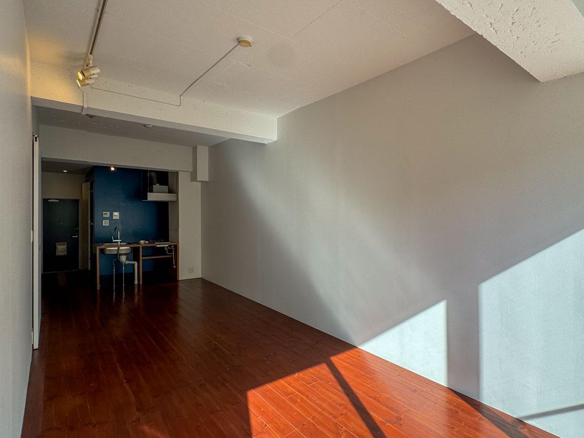 新宿区西落合の賃貸物件/天井が高いため、大きめの棚や本棚も置けます